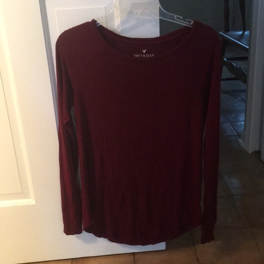 American Eagle maroon shirt